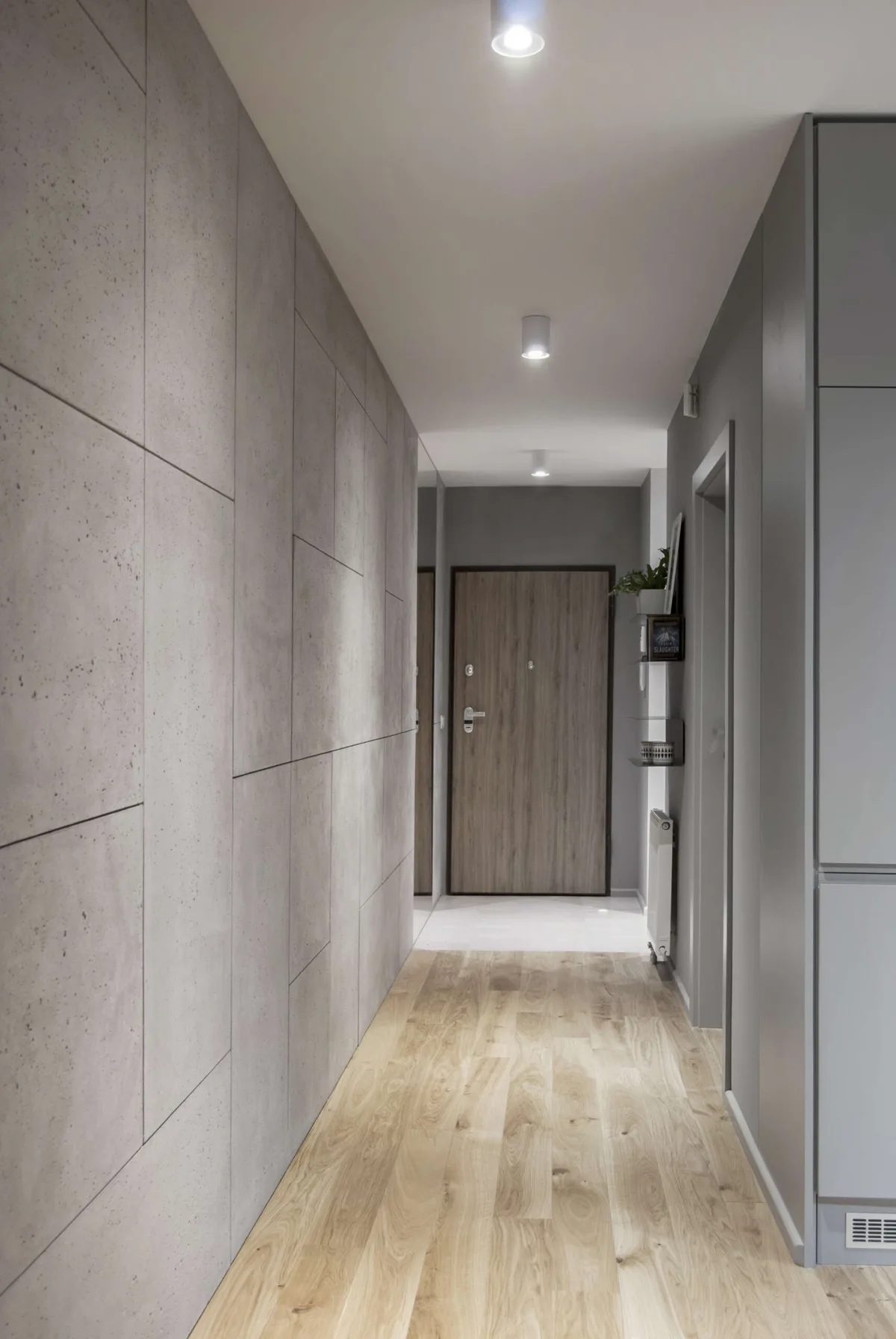 Hol z płytami betonowymi ConcreAte