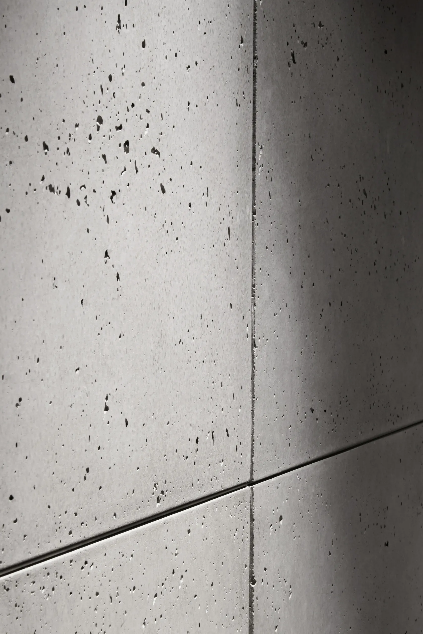 Płyty betonowe elewacyjne ConcreAte — elewacja budynku z betonu architektonicznego