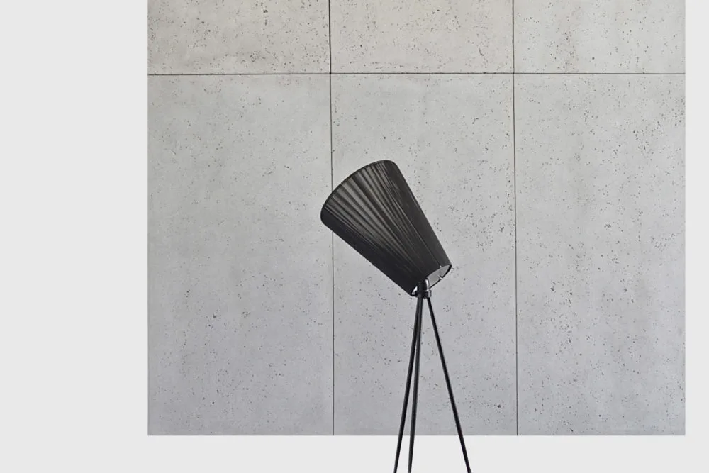 Betonowe płyty na ścianę Lampa z betonu / Heksagonalne płytki betonowe Tetris \\ concreAte common / ash / sable 120 x 60 cm / 60 x 60 cm Ściana z betonu architektonicznego \\ concreAte common 150 x — Decoroom concreAte / Kraków