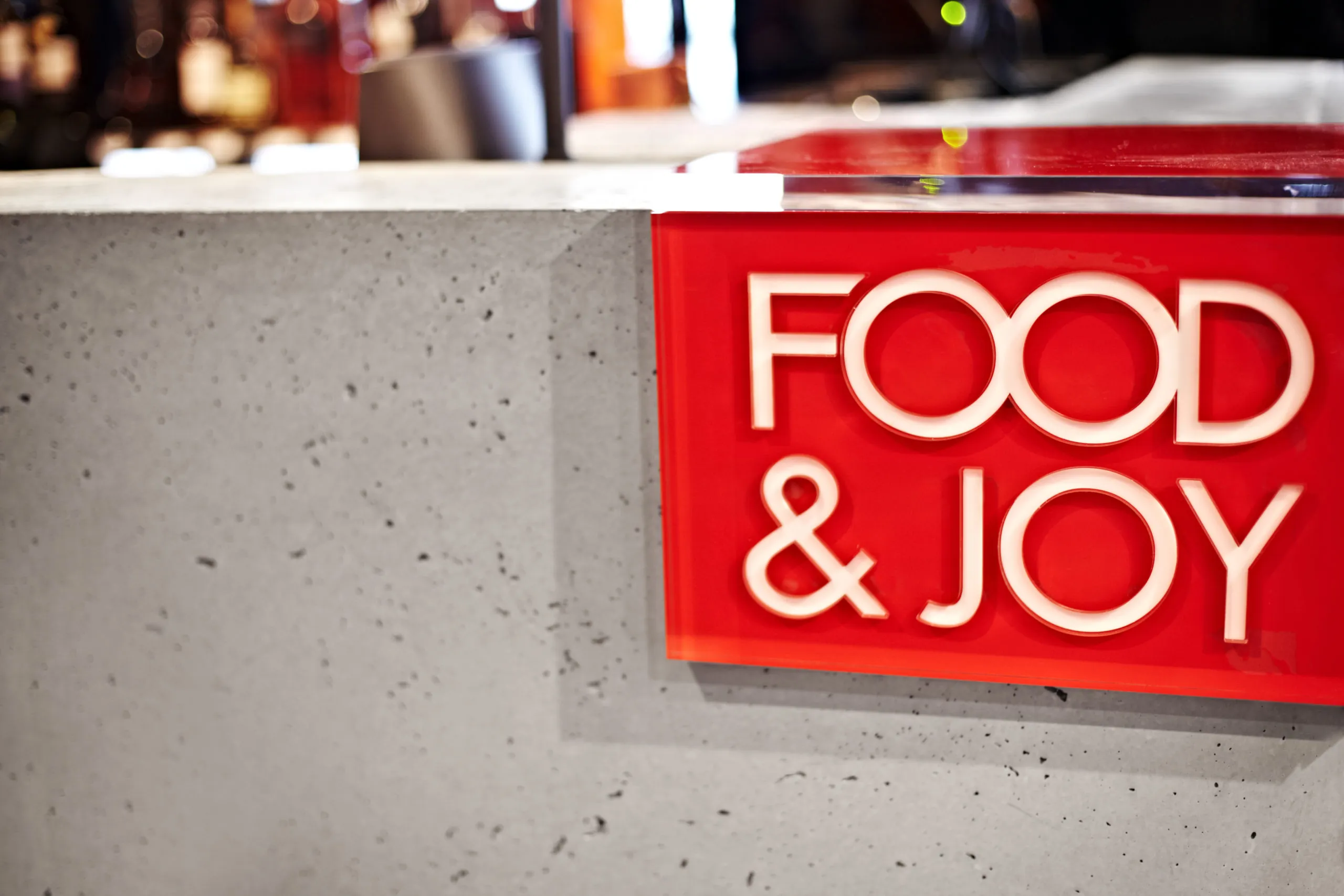 Beton architektoniczny — przestrzenie komercyjne Food & Joy / Warszawa