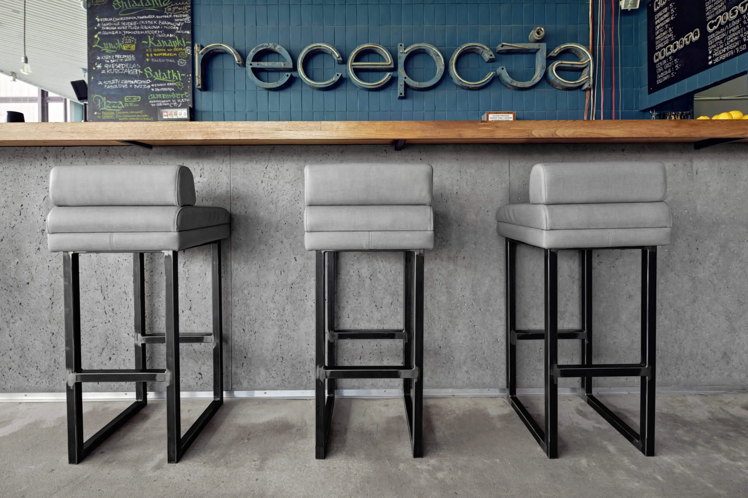 Beton architektoniczny — przestrzenie komercyjne Forum Przestrzenie / Kraków