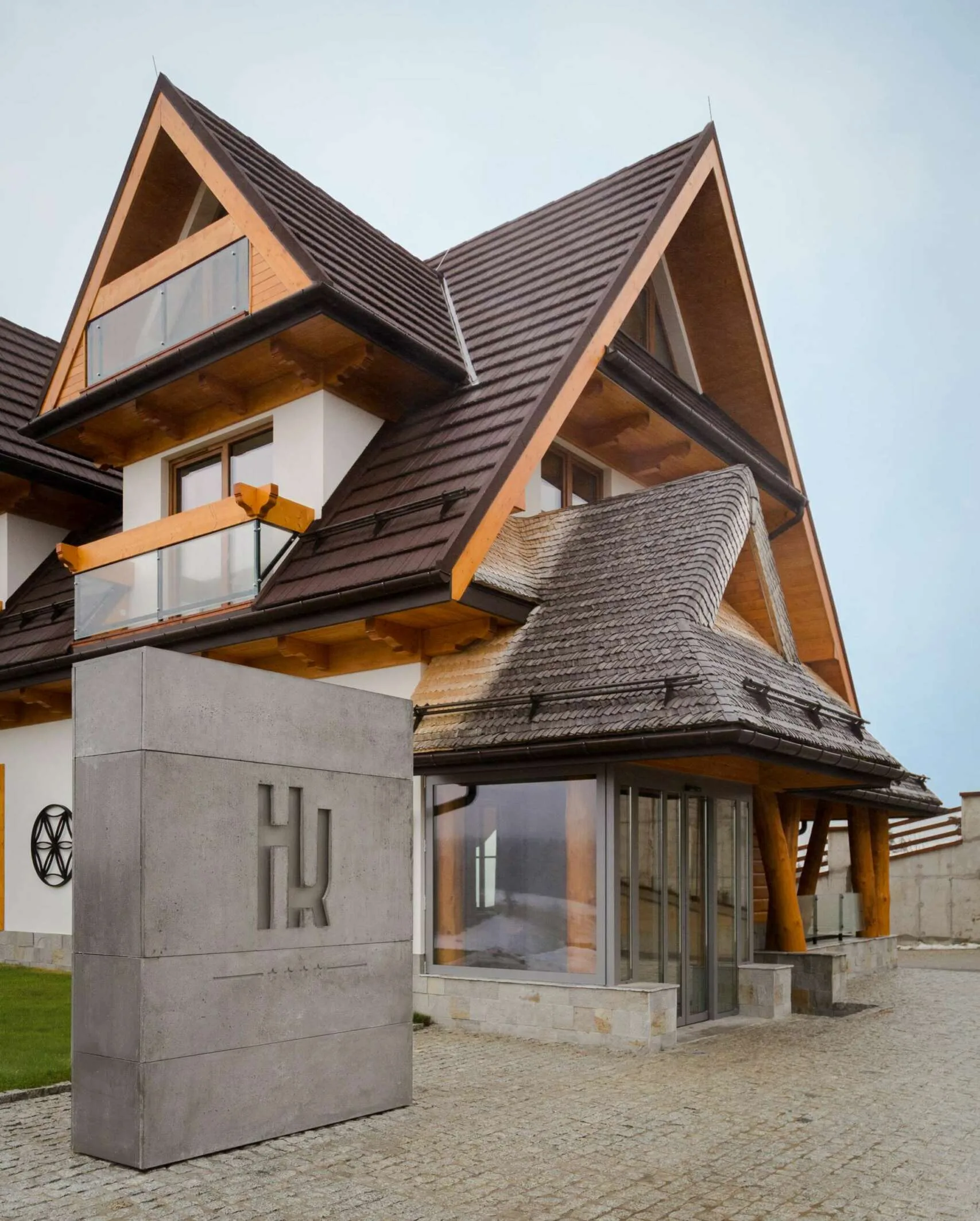Hotel Kopieniec Fizjo-Med SPA / Murzasichle — beton architektoniczny ConcreAte