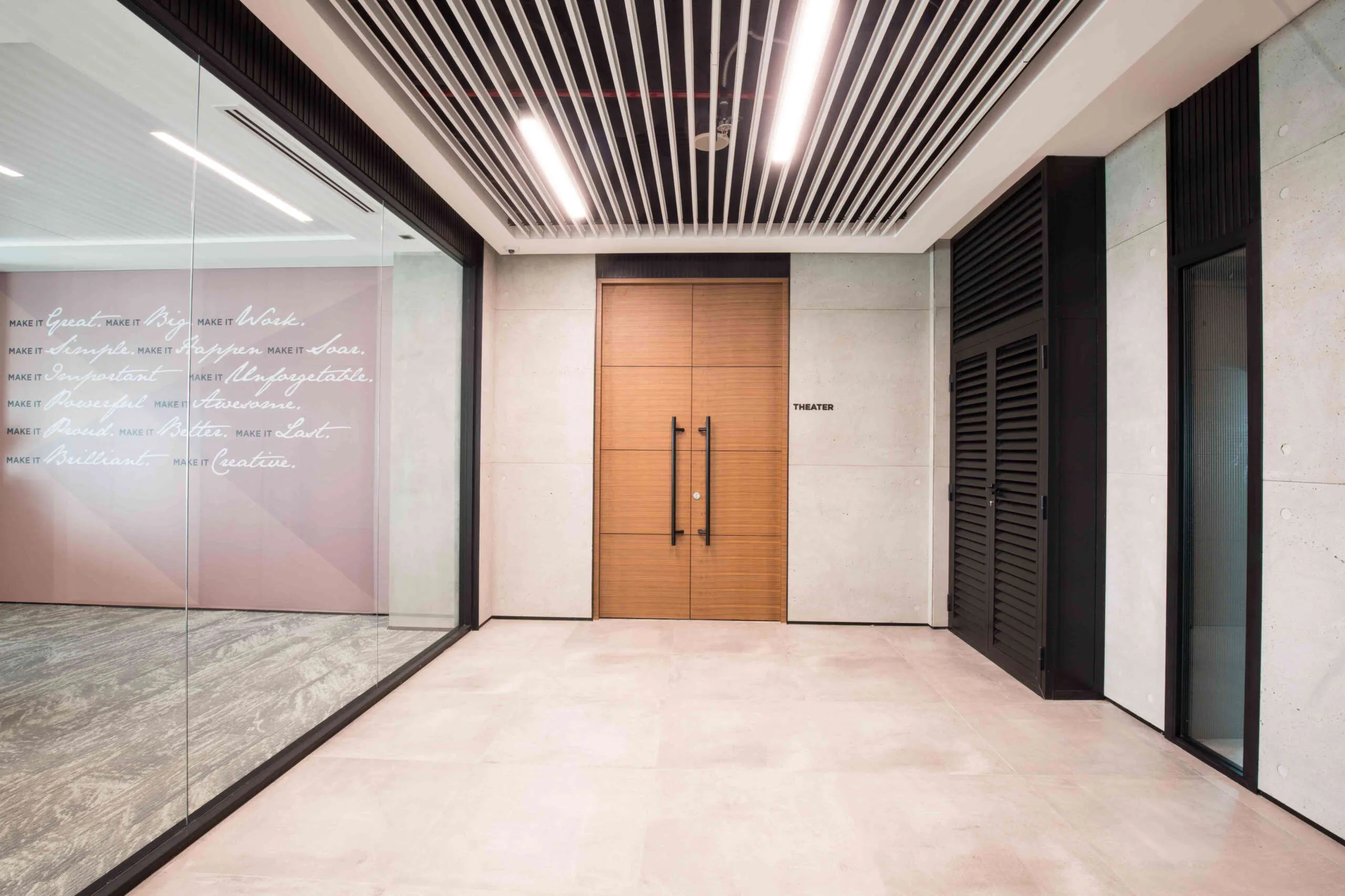 Beton dekoracyjny ConcreAte — realizacja MARINA RETAIL CORPORATION / Dubaj