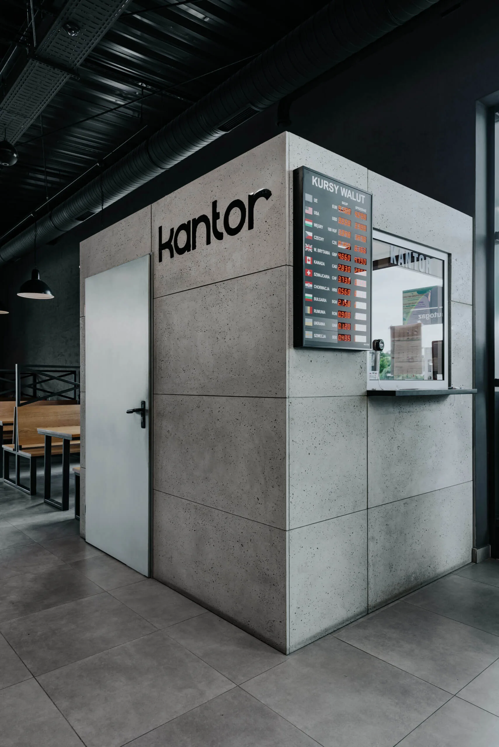 Beton dekoracyjny ConcreAte — realizacja Stacja Benzynowa BP / Barwinek